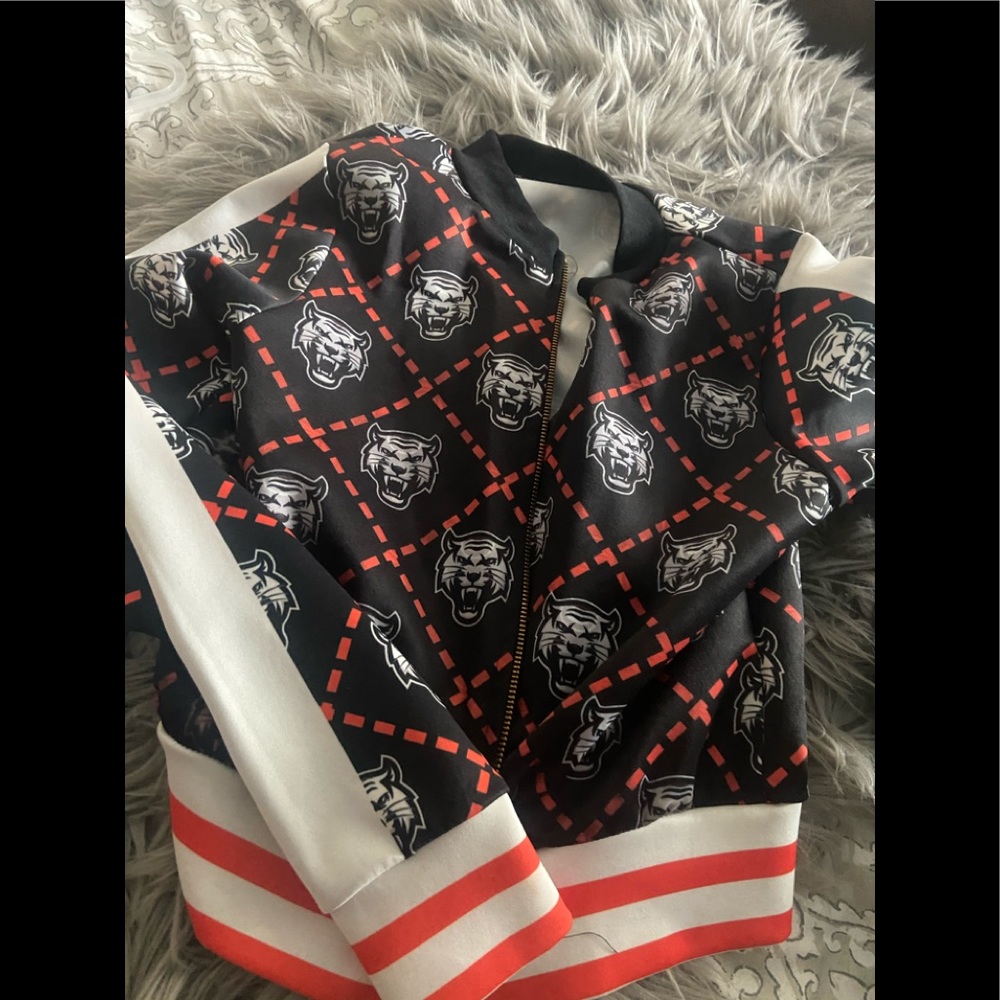 Jacket :lions